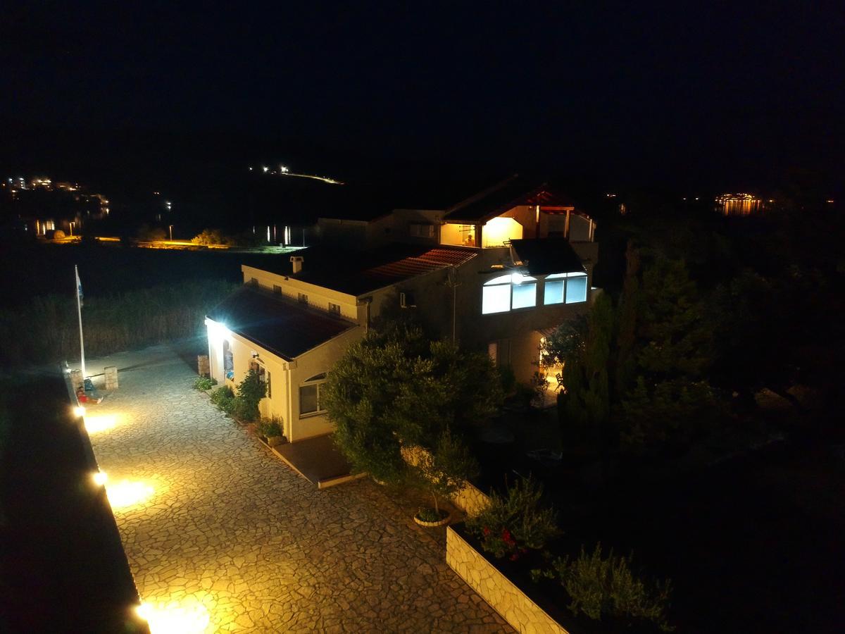 Apartments Dinko Novalja Bagian luar foto